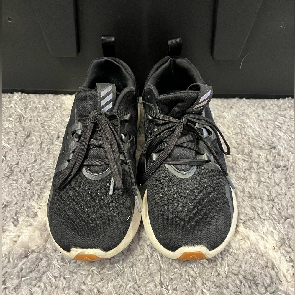 adidas Women’s Edgebounce Black Size 6 athletic shoe